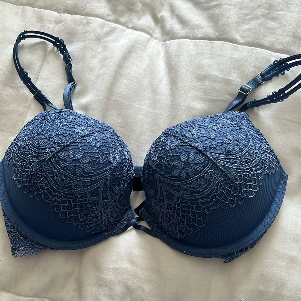 NWOT blue lace bombshell bra